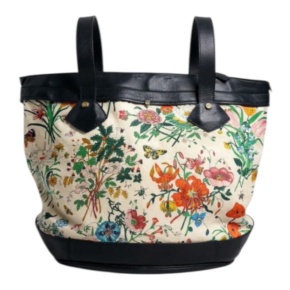 Gucci Handbags - 🌸 Gucci Large Flora Vintage Canvas Tote Bag Blue Leather Trim Floral Print